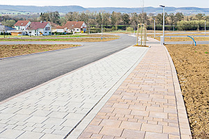 Fl&auml;chenverbrauch durch Neubaugebiet. Quelle: ThomBal, Adobe Stock