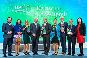 DBU-Umweltpreis. Preistr&auml;gerteam: M. van Afferden, Roland M&uuml;ller, Mi-Yong Lee, W.-M. Hirschfeld. Foto: Peter Himsel/DBUZ