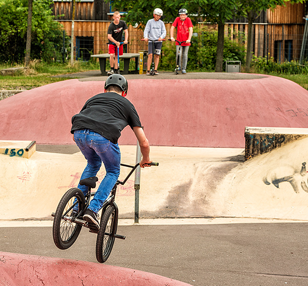 Freizeitaktivit&auml;ten in der Gro&szlig;wohnsiedlung Leipzig-Gr&uuml;nau. Foto: Andr&eacute; K&uuml;nzelmann / UFZ