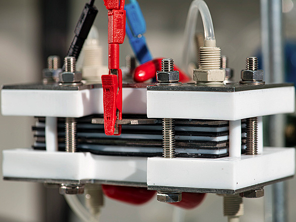 Versuchsaufbau der Arbeitsgruppe Elektrobiotechnologie II  im Labor