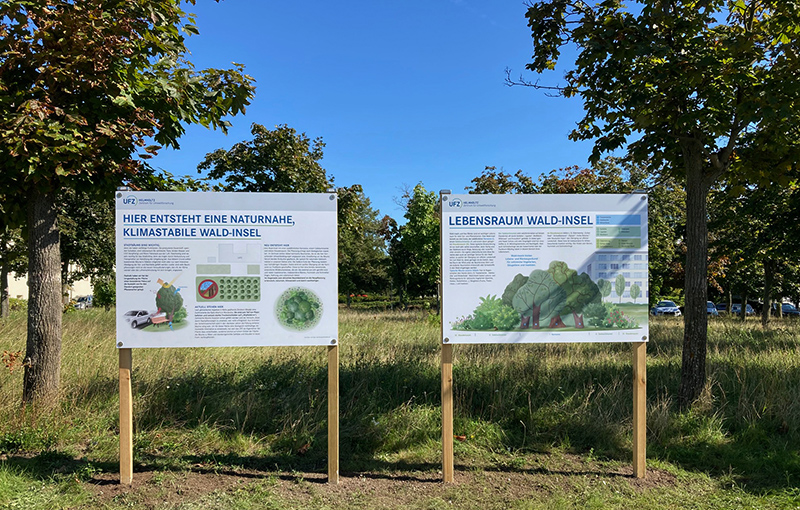 Infotafeln zu den entstehenden naturnahen, klimastabilen Wald-Inseln am Standort Halle. Quelle: UFZ