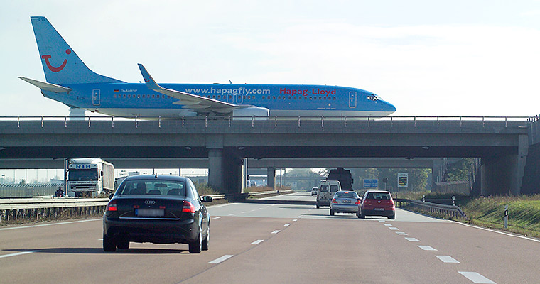 Klimaschutz: Kohlendioxid-Kompensation von Flugreisen
Seit 2009 kompensiert das UFZ die CO2-Emissionen seiner Mitarbeiter/-innen aus Flugreisen durch die Finanzierung von Klimaschutzprojekten. Foto: Andr&eacute; K&uuml;nzelmann/UFZ