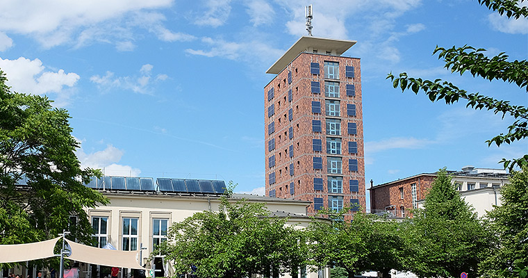 Umweltfreundliche Energie: Photovoltaik-Anlagen
Das UFZ setzt auf die eigenst&auml;ndige Produktion und den verst&auml;rkten Einsatz regenerativer Energie am Standort Leipzig (mehr zu den Anlagen im Datenblatt unten).