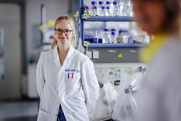 Picture Biology laboratory assistant (Photo: Anne Schwerin)