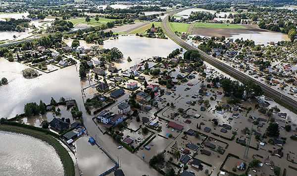 Czechowice Dziedzice, Hochwasser 2024, Drohnenansicht des &uuml;berfluteten Gebiets, Polen Schlesien. Quelle: Elżbieta Kap, Adobe Stock | #976638861