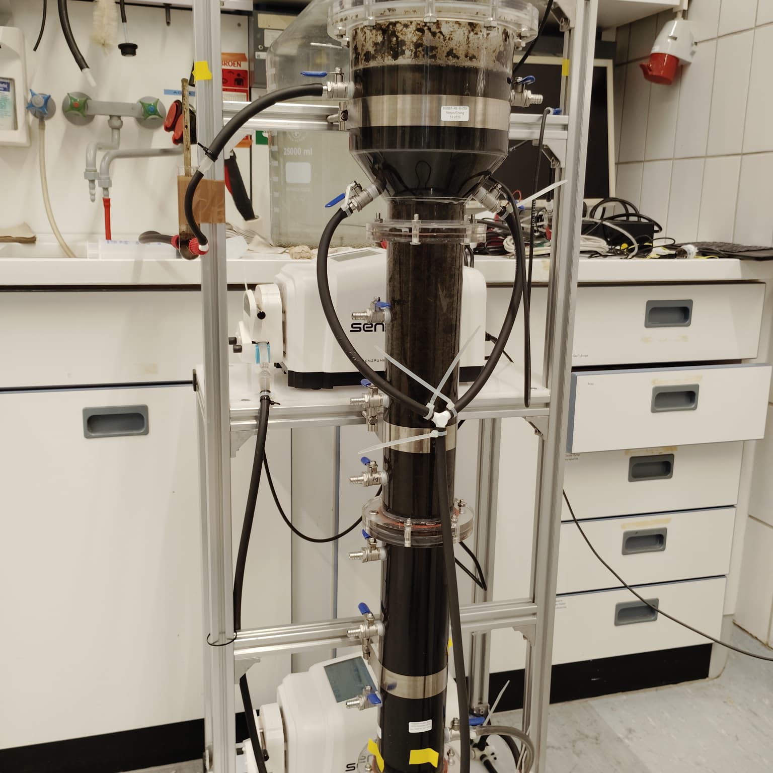 Expanded granular sludge bed (EGSB) reactor inoculated with granular sludge from a paper mill. The reactor treats synthetic domestic wastewater through anaerobic conversion of organic COD into methane.